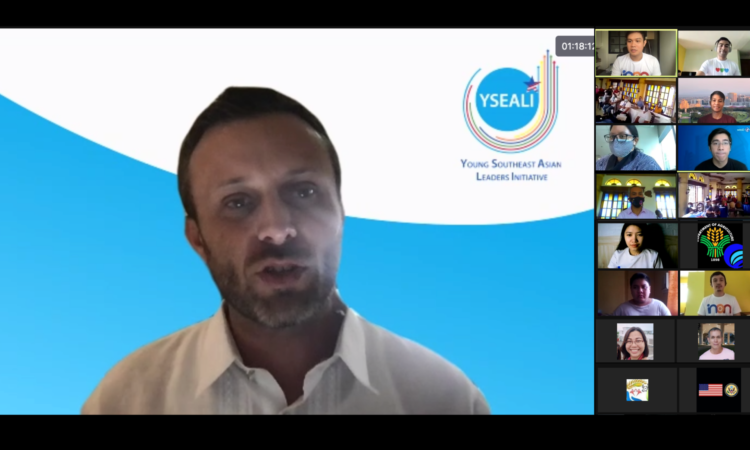 U.S. Embassy Counselor for Public Affairs Philip Roskamp delivers message to congratulate Team iNON.