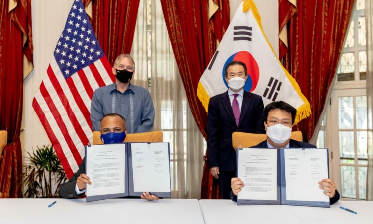 U.S. Embassy Chargé d’Affaires John Law (standing left) and Korean Ambassador to the Philippines Inchul Kim (standing right) witness the signing of the MOU on development cooperation by USAID Philippines Mission Director Lawrence Hardy II (seated left) and KOICA Philippines Acting Country Director Jasesang Hwang (seated right).