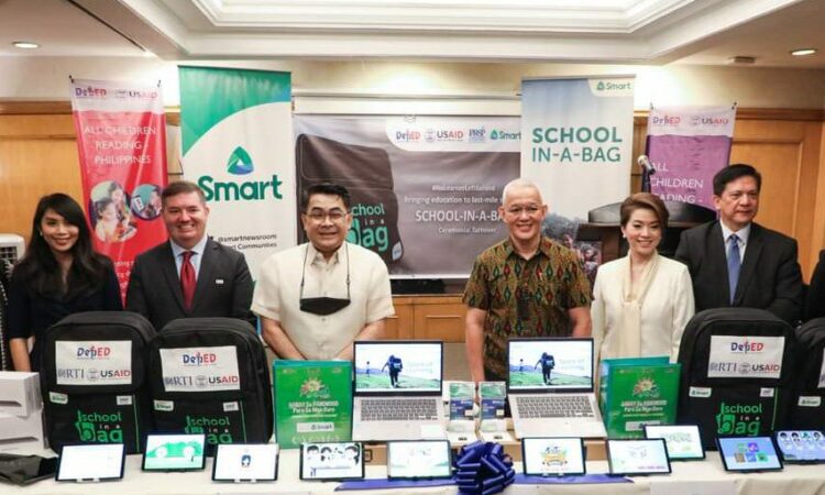 The school-in-a-bag kits donated by USAID, Smart Communications, and Philippine Business for Social Progress will be distributed by the Department of Education to select schools in Bicol, Western Visayas, Maguindanao, Cotabato Special Geographic Area, Cotabato City, and other schools associated with USAID’s remote learning study.