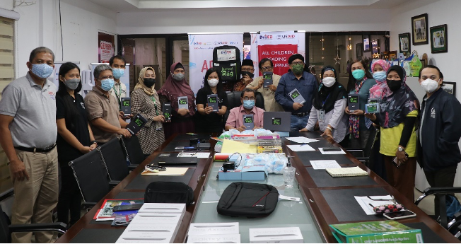 Ministry of Basic, Higher, and Technical Education Minister Mohagher Iqbal (seated) is flanked by Bangsamoro Autonomous Region in Muslim Mindanao and USAID ABC+ staff during the launch of the Beginning Reading Program in Mindanao.