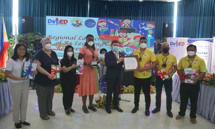 The early grade learning resources donated by USAID to the Department of Education-Region 5 will support the return to in-person learning.