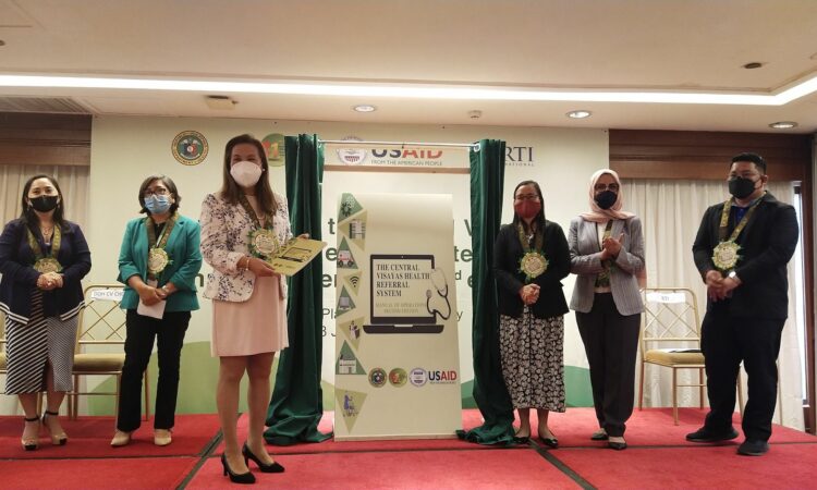 DOH Central Visayas Assistant Regional Director Dr. Sophia Mancao (third from left) joins DOH and PhilHealth officials, USAID Philippines Office of Health Deputy Director Dr. Yolanda Oliveros (third from right), and USAID ReachHealth Project implementing partner RTI International Vice President of Global Health Dr. Hala AlMossawi (second from right) during the June 28 launch of the second edition of the Central Visayas health care referral system operations manual.