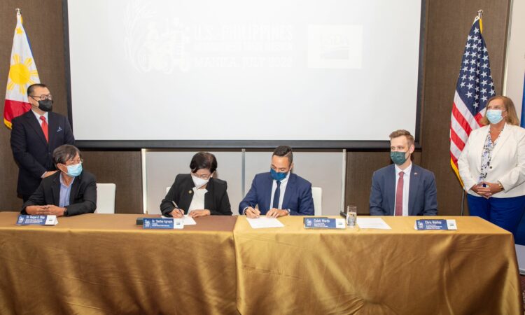 USGC Regional Director for Southeast Asia & Oceania Caleb Wurth and MMSU President Dr. Shirley C. Agrupis sign an MOU promoting biofuels as a clean source of energy in the Philippines.