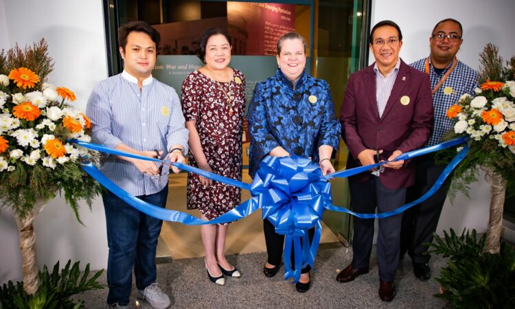 U.S. Embassy in the Philippines CDA Heather Variava (middle) joins Manila Bulletin Brand and Marketing Manager Mark Dy, Ayala Museum Senior Director Mariles Gustilo, Ayala Foundation President Ruel Maranan, and Filipinas Heritage Library Senior Manager John Labella at the ribbon cutting of the “Liberation: War and Hope” exhibit at the Ayala Museum.