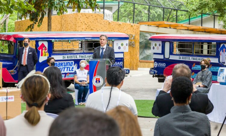 During his first visit to the Philippines as U.S. Secretary of State, Secretary Antony Blinken reaffirmed the United States’ continued support to the fight against COVID-19 in the Philippines in the presence of representatives from the government and civil society.