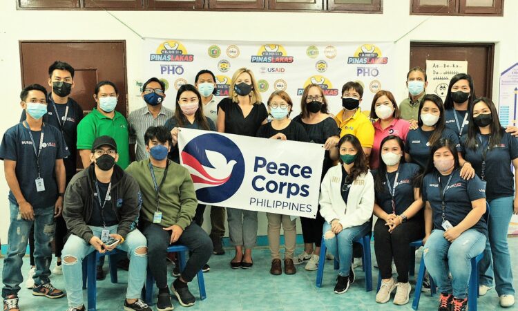 U.S. Peace Corps Country Director Jenner Edelman joins U.S. Peace Corps and USAID ReachHealth staff and local health officials at a COVID-19 vaccination clinic in Cabanatuan City, Nueva Ecija.
