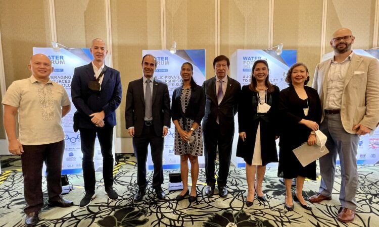From left: Negros Occidental Provincial Administrator Rayfrando Diaz, II, Negros Occidental Governor Eugenio Jose Lacson, Israeli Ambassador Ilan Fluss, USAID Acting Mission Director Rebekah Eubanks, PDRF President Butch Meily, PDRF Executive Director Veronica Gabaldon, USAID Safe Water Chief of Party Alma Porciuncula, and USAID Environment Office Director Ryder Rogers.
