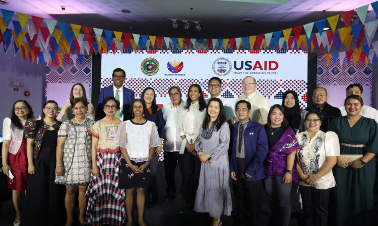 USAID Assistant Administrator for Global Health Dr. Atul Gawande and Philippine Department of Health Secretary Teodoro Herbosa join Philippine government partners at the culminating event of USAID health projects on January 31 in Quezon City.