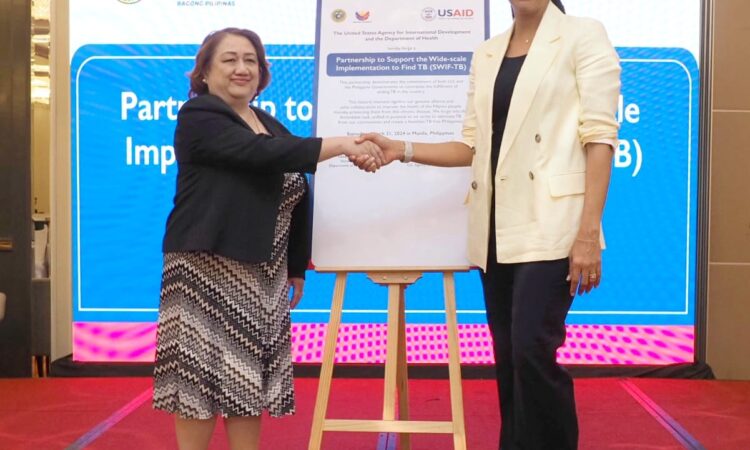 USAID Deputy Administrator Paloma Adams-Allen (right) joined DOH current Chief of Staff Undersecretary Lilibeth David (left) at the ceremonial signing of a Php1.15-billion partnership to fight tuberculosis at the TB Active Case Finding Summit in Manila on March 21.