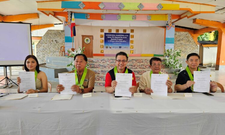 Cajidiocan Municipal Health Officer Dr. Patricia Denise Ancheta (left), Magdiwang Mayor Arthur Tansiongco (second from left), World Health Organization (WHO) Philippines Technical Officer Engineer Bonifacio Magtibay (center), San Fernando Vice Mayor Domingo Marin (second from right), and Romblon Provincial Health Officer Dr. Winston Palasi (right) during the ceremonial handover of the solar panels.