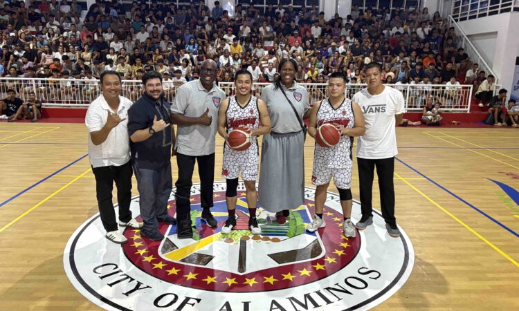 (From left) Alaminos City Youth and Sports Development Office Head Cloyd Peter Lalas, U.S. Embassy Deputy Director of Public Engagement George Mesthos, U.S. Sports Envoy Sam Vincent, Alaminos City Mayor Arth Bryan Celeste, U.S. Sports Envoy Taj McWilliams-Franklin, and a player and coach of the Brgy. Magsaysay basketball team at an inter-barangay basketball tournament at the Alaminos City Sports Complex on September 29.