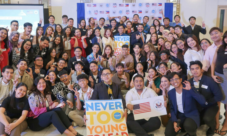 YSEALI fellows and U.S. Embassy team members posing with YSEALI signs.