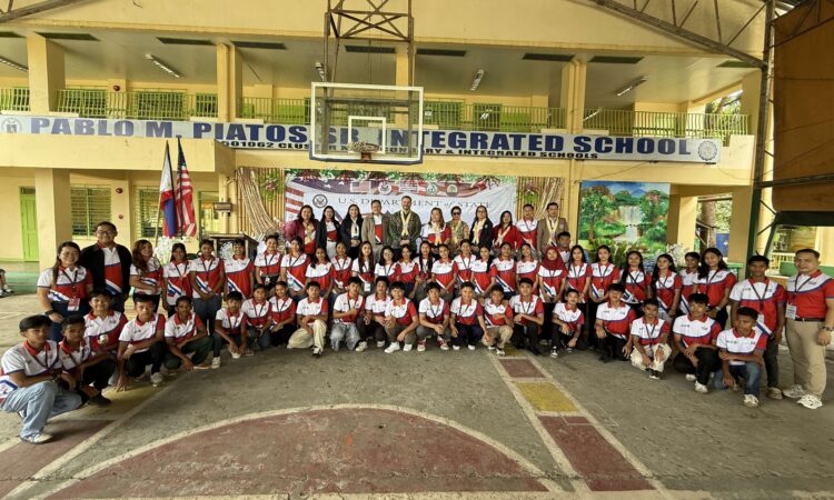 Fifty students in the Davao City cohort of the English Access Program pose for a group photo during the January 8 launch at Pablo M. Piatos Sr. Integrated School in Bunawan, Davao City.
