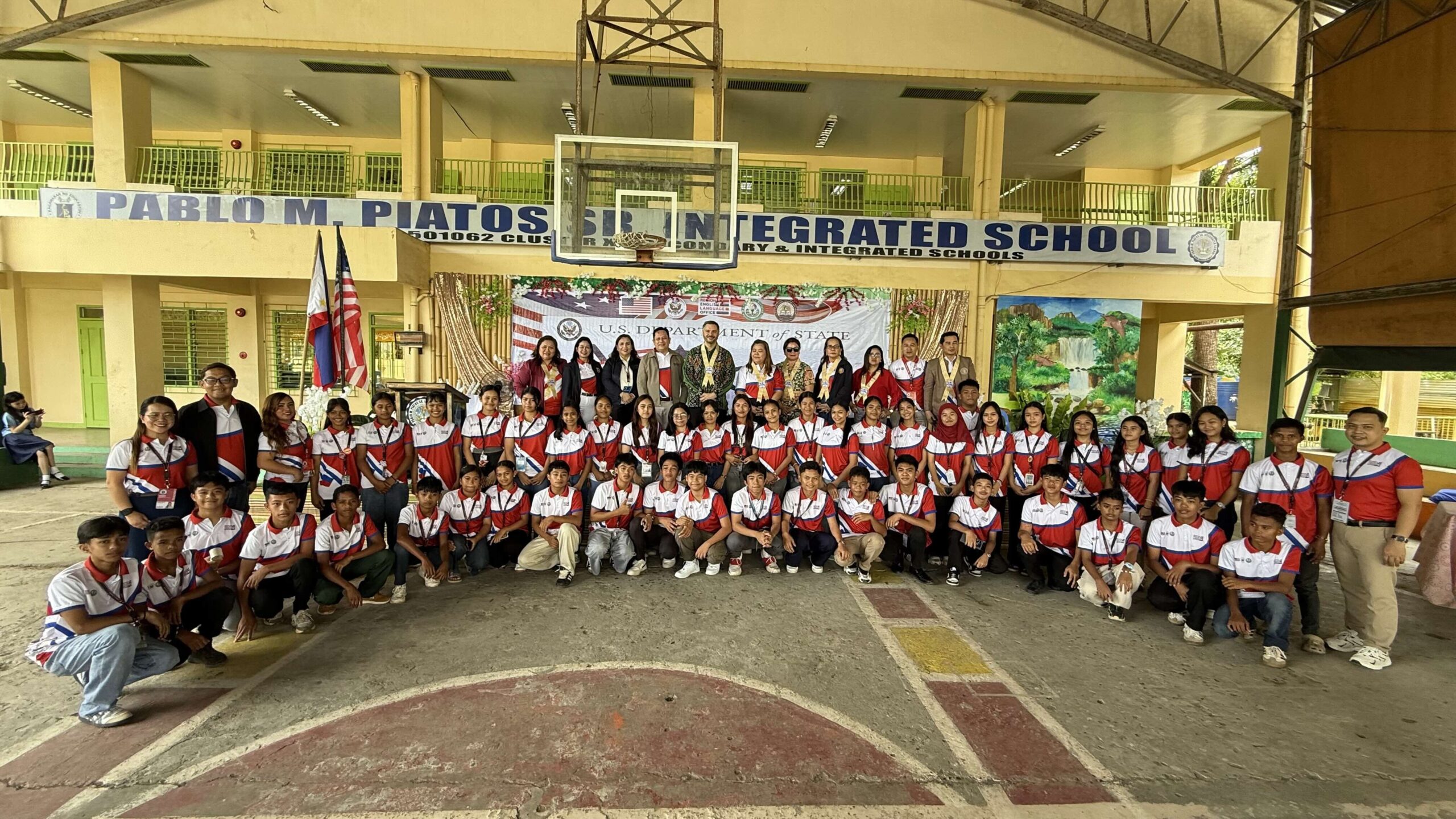Fifty students in the Davao City cohort of the English Access Program pose for a group photo during the January 8 launch at Pablo M. Piatos Sr. Integrated School in Bunawan, Davao City.
